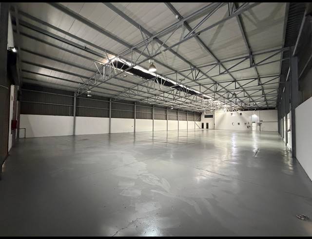 1,341M² WAREHOUSE TO LET IN HALFWAY HOUSE